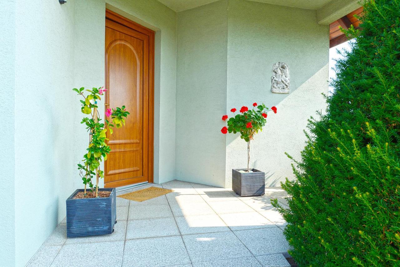 Aux Pieds Des Vignes Bed & Breakfast Ingersheim Bagian luar foto