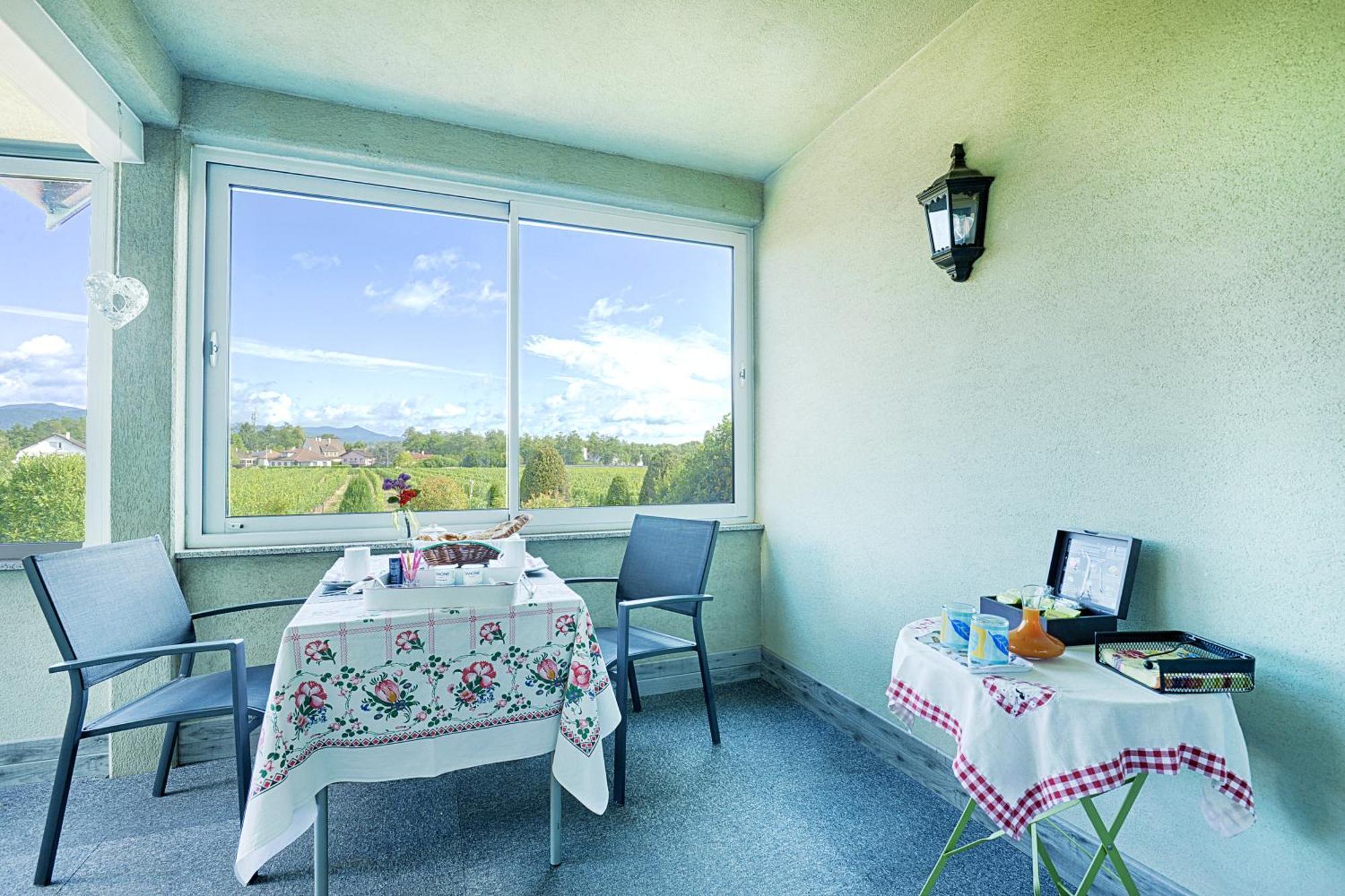 Aux Pieds Des Vignes Bed & Breakfast Ingersheim Bagian luar foto